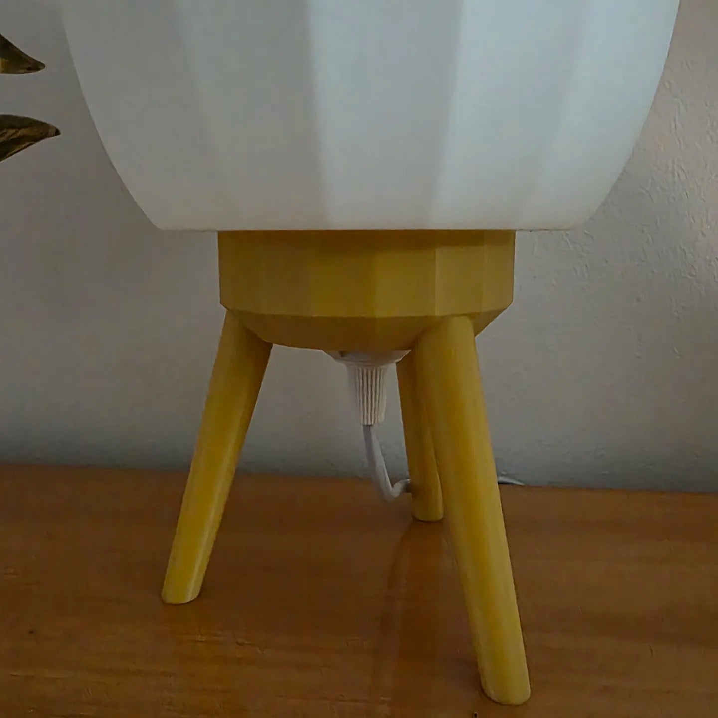 GlowPod – Tripod Soft Glow Table Lamp