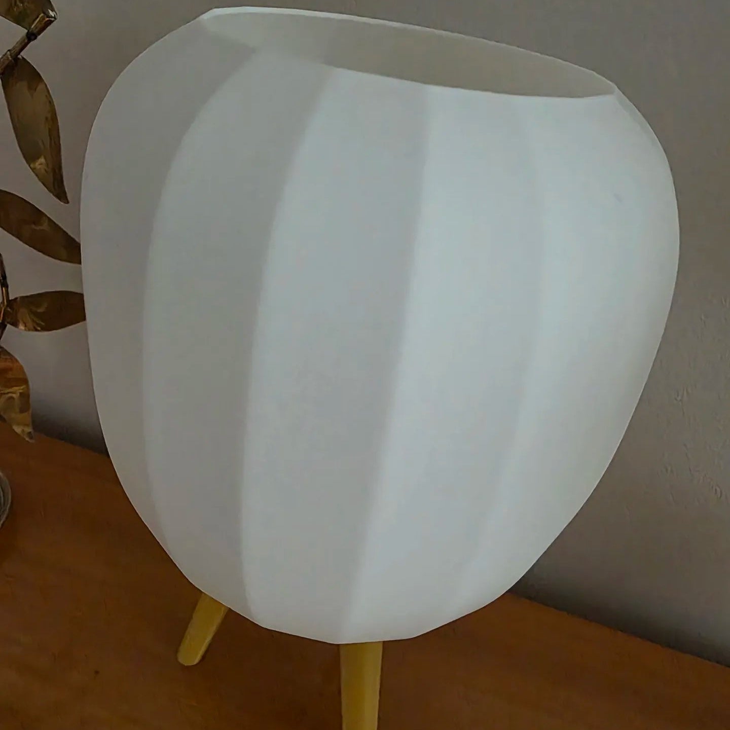 GlowPod – Tripod Soft Glow Table Lamp