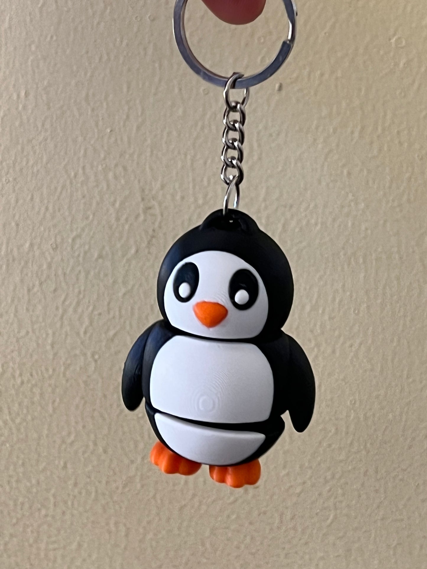 Cute Penguin Articulated Keychain – Fun, Movable, and Adorably Collectible!